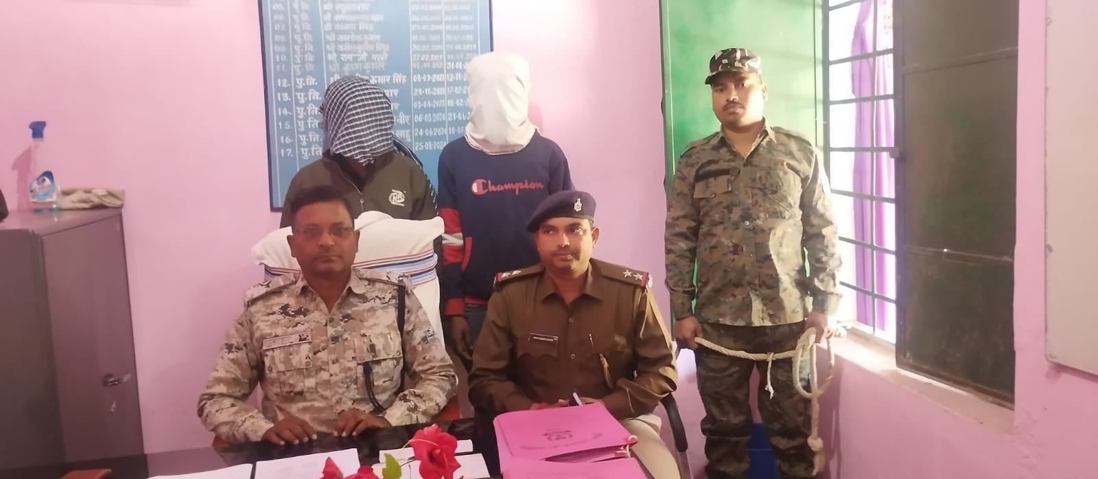 पुलिस ने दो अभियुक्तों का किया गिफ्तार