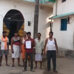 मूलभूत सुविधाओं से वंचित लोगों ने कार्यपालक पदाधिकारी को दिया आवेदन।