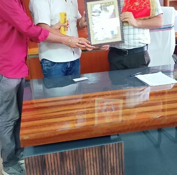 नगर पंचायत की ज्वलंत समस्याओं के समाधान के लिए मारुति नंदन सोनी ने उपायुक्त को सौंपा ज्ञापन