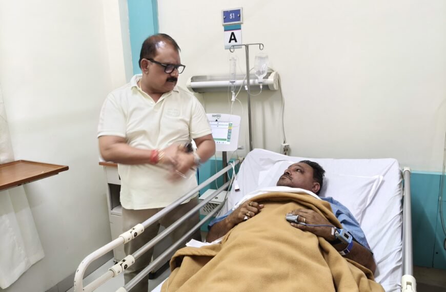 भवनाथपुर विधायक की तबियत बिगड़ी, पूर्व मंत्री ने मेडिका पहुंचकर लिया हालचाल