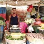 गरीबों की थाली से गायब हुई सब्ज़ी, गरीबों के लिए सब्जी स्वाद नहीं हुआ सपना