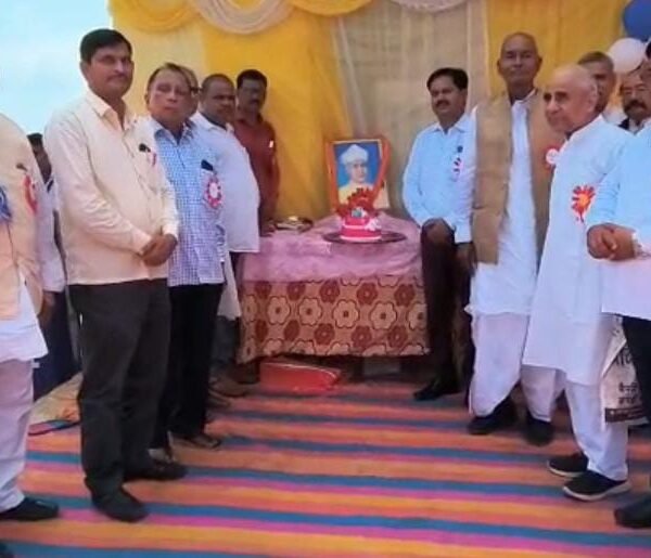 सम्मान समारोह आयोजित कर सेवा निवृत शिक्षकों को…