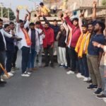 विश्व हिंदू परिषद व बजरंग दल के कार्यकर्ताओं द्वारा गीता ग्रंथ जयंती के अवसर पर निकाली गई शौर्य यात्रा